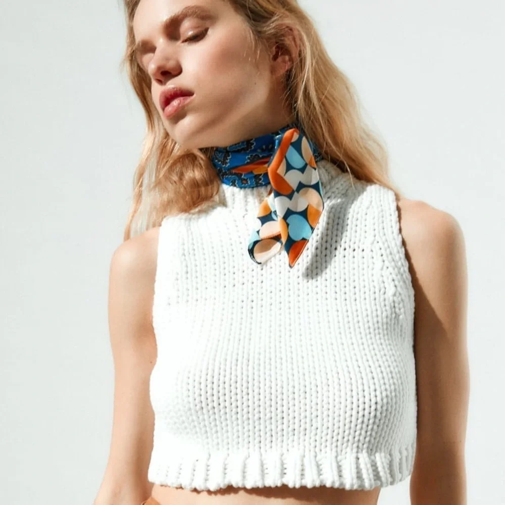 NWOT Zara Blue/Cream Printed Satin Scarf.